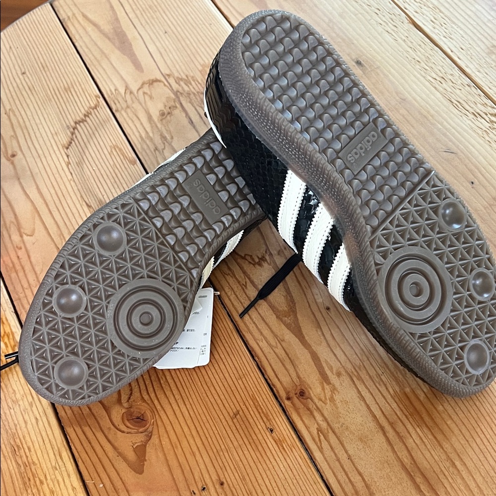 adidas Black White Textured Low-Top Sneakers - Picture 4 of 6
